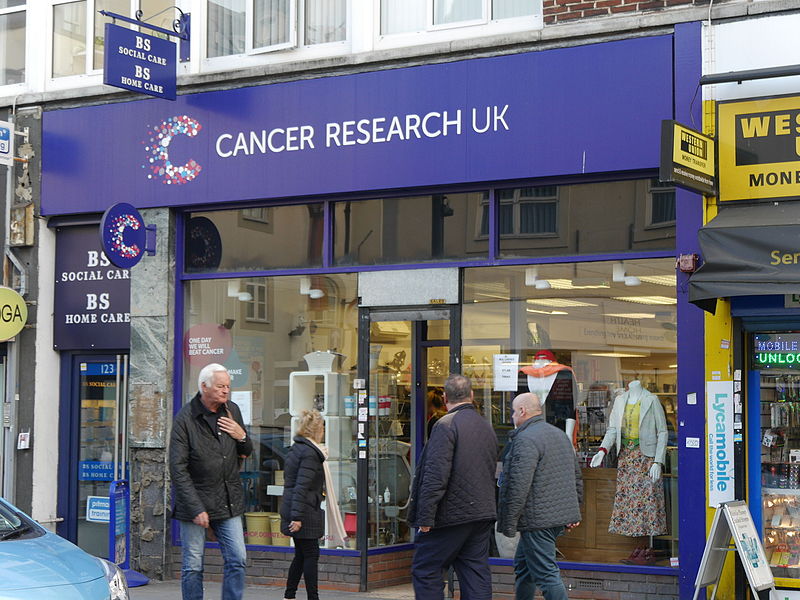 Cancer_Research_UK_charity_shop,_King_Street,_Hammersmith_05